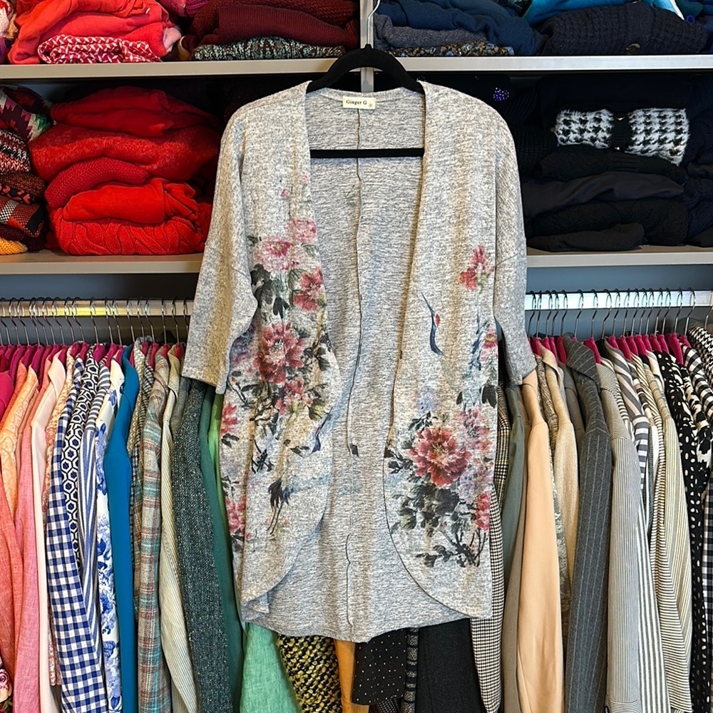 Ginger gray/pink floral print 1/2 sleeve open front cardigan size S